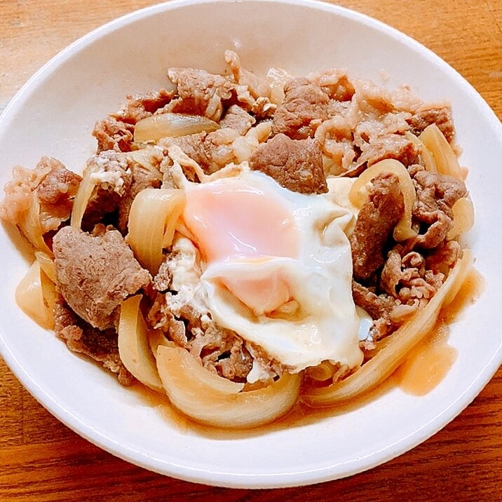 牛肉と玉葱の卵落とし煮